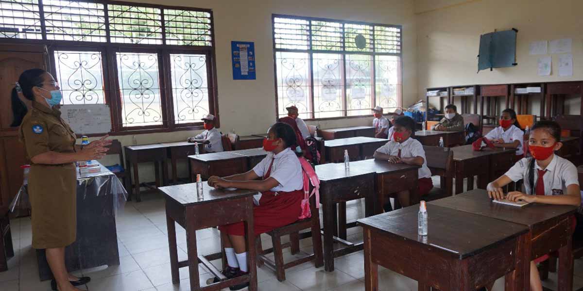 sd-dan-smp-di-timika-mulai-belajar-tatap-muka